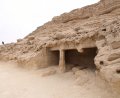 FelsengrÃ¤ber bei Bani Hassan; FelsengrÃ¤ber nicht-adeliger Menschen, leider mit Fotographie-Verbot in den GrÃ¤bern, daher nur AuÃenaufnahmen