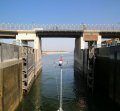 Passieren der Schleuse bei Esna