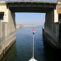 Passieren der Schleuse bei Esna